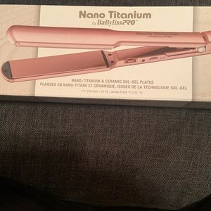 BNIB NANO TITANIUM BABYLISS PRO FLAT IRON